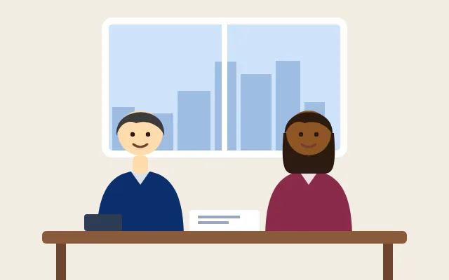 Dois sócios conversando em uma mesa de reunião com vista para a cidade